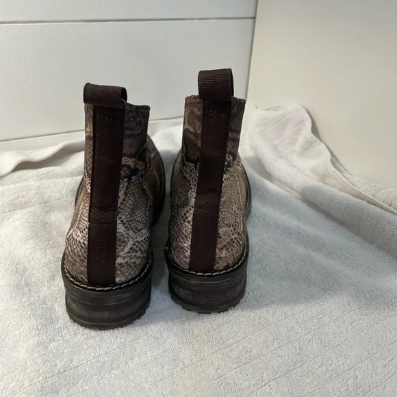Charleston and Co. Liberty Python ankle boot - size 7 - Picture 5 of 6